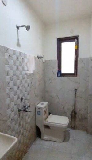 Bathroom in 1 BHK Apartment at Maidan Garhi – for Rent