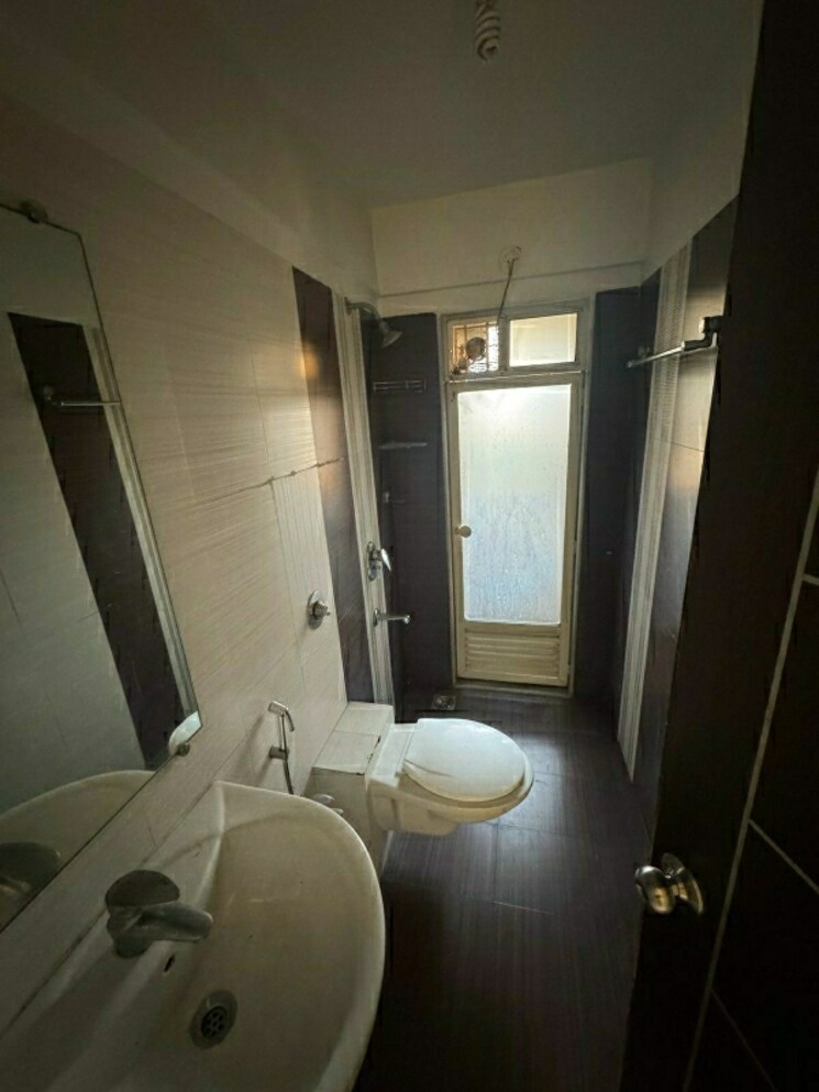 Bathroom, nahar-amrit-shakti 2 Bedroom 1000 Sq.Ft. Apartment In Chandivali Mumbai 9610885