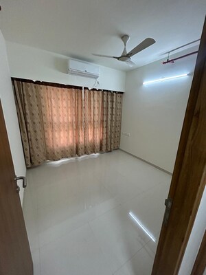 Room in 2 BHK Apartment at K Raheja Sterling, Mohammadwadi – for Rent