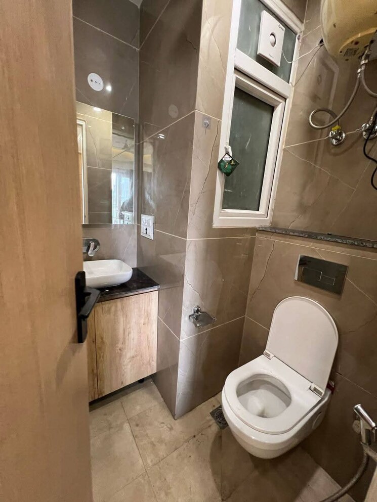 Bathroom, freedom fighters enclave 1 Bedroom 600 Sq.Ft. Apartment In Freedom Fighters Enclave Delhi 9610888