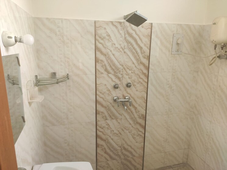 Bathroom, sector 9 panchkula 3 Bedroom 2100 Sq.Ft. Builder Floor In Sector 9 Panchkula Panchkula 9610918