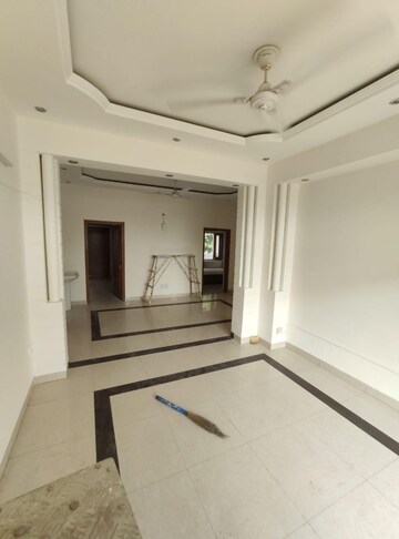 Building Lobby in 3 BHK Builder Floor at Sector 9 Panchkula – for Rent