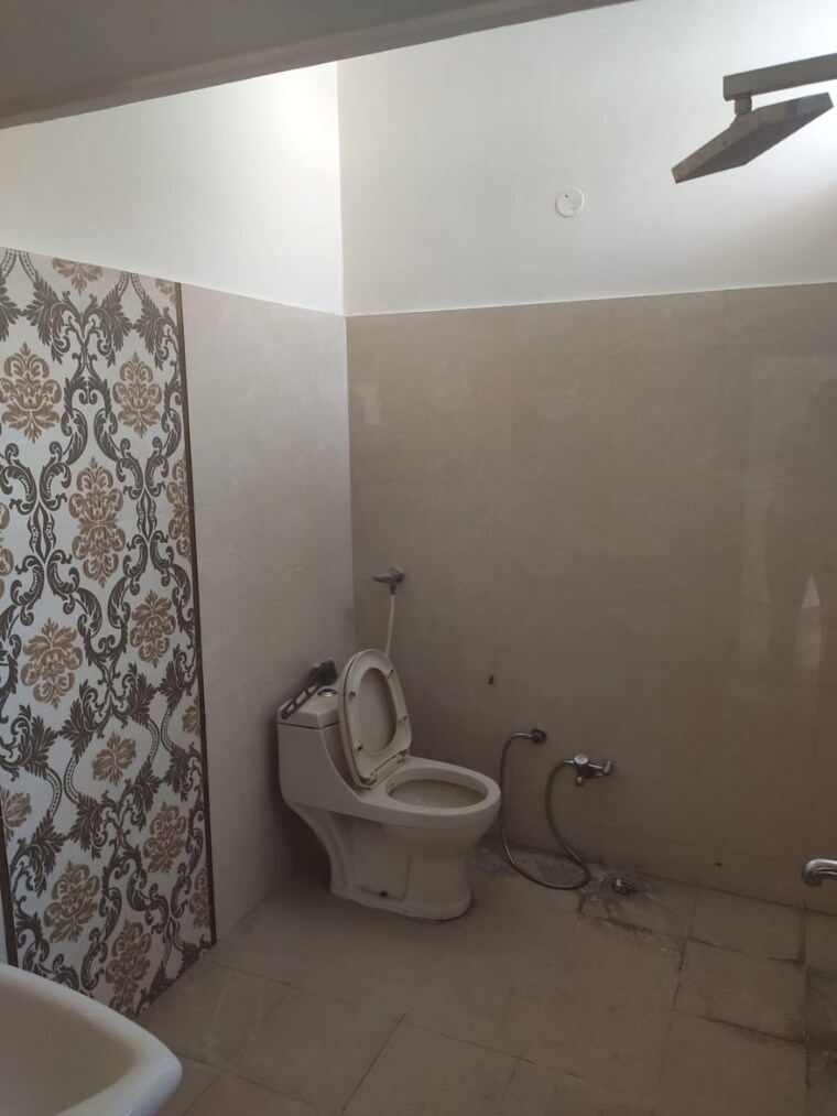 Bathroom, sector 9 panchkula 3 Bedroom 2100 Sq.Ft. Builder Floor In Sector 9 Panchkula Panchkula 9610918