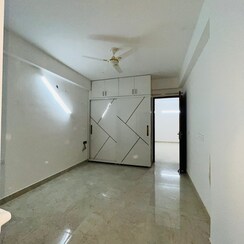 4 BHK + Servant Room Apartment For Sale in Uninav Utopia