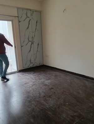 Room in 2 BHK Apartment at VVIP Addresses, Raj Nagar Extension – for Rent