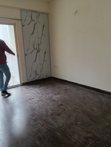 Room in 2 BHK Apartment at VVIP Addresses, Raj Nagar Extension – for Rent