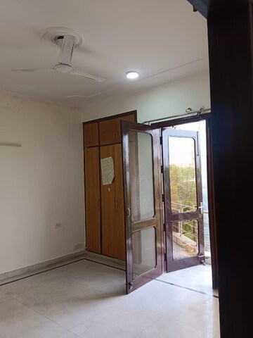 Room in 2 BHK Builder Floor at Viva City Noida, Sector 128 – for Rent