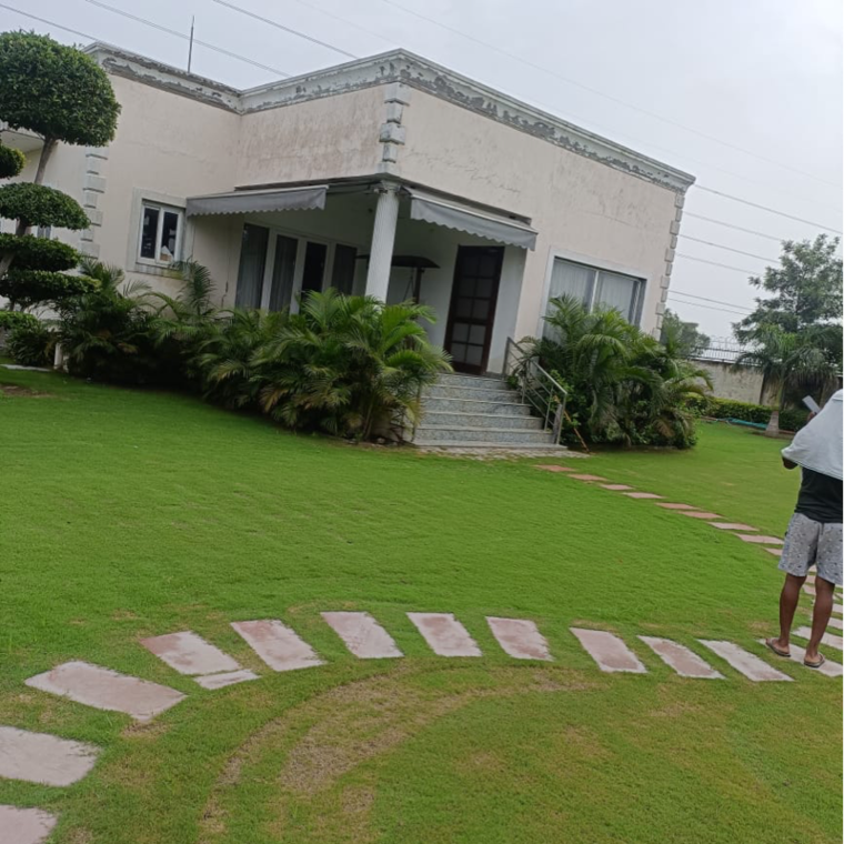 Garden, vatika-kunj 2 Bedroom 10800 Sq.Ft. Independent House In Maruti Kunj Gurgaon 9610977