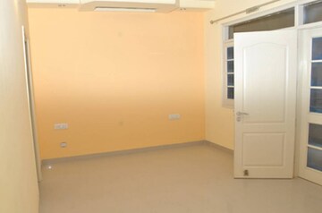 Room in 3 BHK Apartment at Skynet Towers, Patiala Road – for Sale