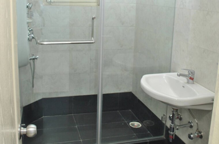 Bathroom, skynet-towers 3 Bedroom 1750 Sq.Ft. Apartment In Patiala Road Zirakpur 9610996