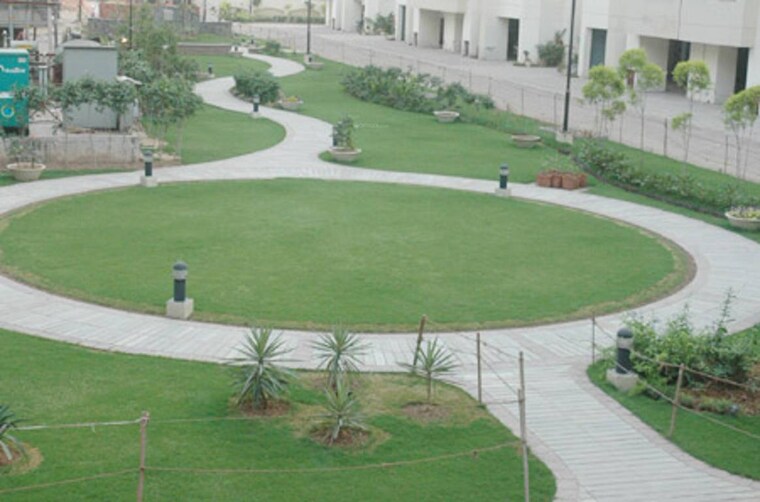 Garden, skynet-towers 3 Bedroom 1750 Sq.Ft. Apartment In Patiala Road Zirakpur 9610996