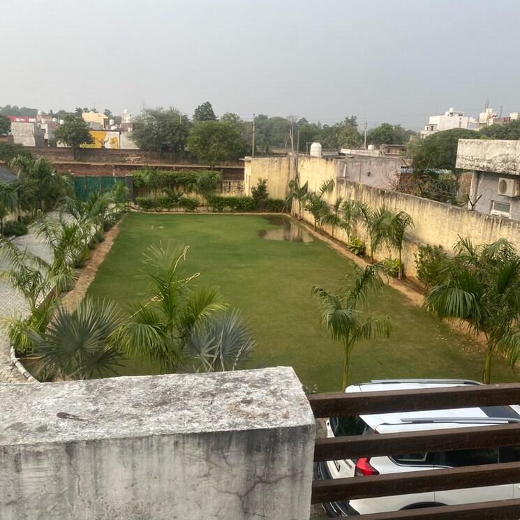 Garden, vatika-kunj 2 Bedroom 10800 Sq.Ft. Independent House In Maruti Kunj Gurgaon 9611014