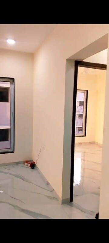 Room in 2 BHK Apartment at Vakola – for Rent