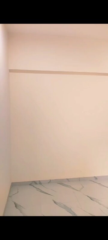 Room in 2 BHK Apartment at Vakola – for Rent