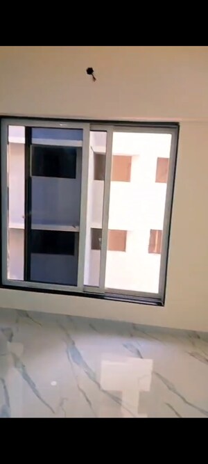 Room in 2 BHK Apartment at Vakola – for Rent