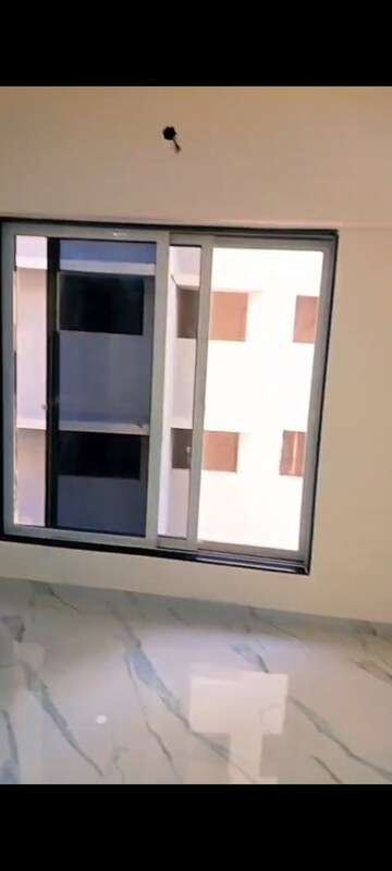 Room in 2 BHK Apartment at Vakola – for Rent