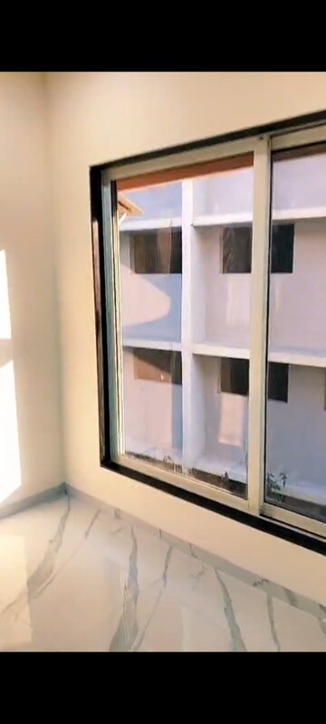 Room in 2 BHK Apartment at Vakola – for Rent