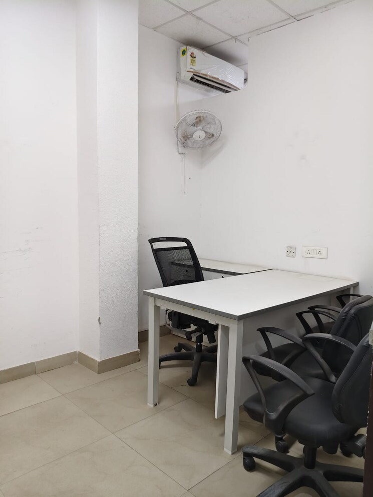 undefined, sector 63 Commercial Office Space 1600 Sq.Ft. In Sector 63 Noida 9611058