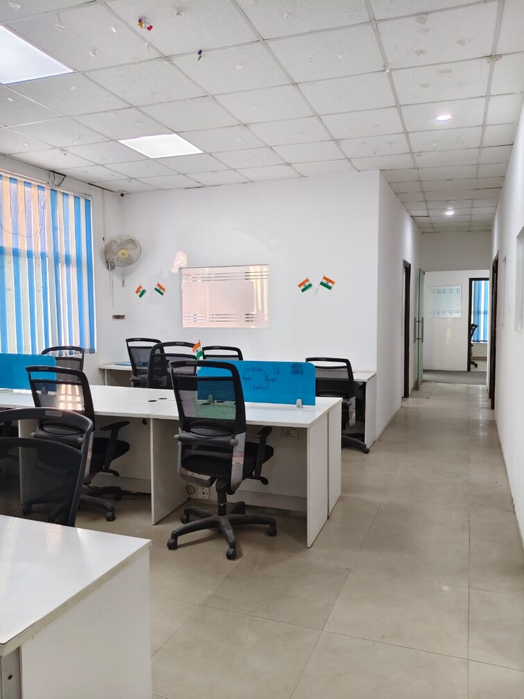 Cover Image, sector 63 Commercial Office Space 1600 Sq.Ft. In Sector 63 Noida 9611058