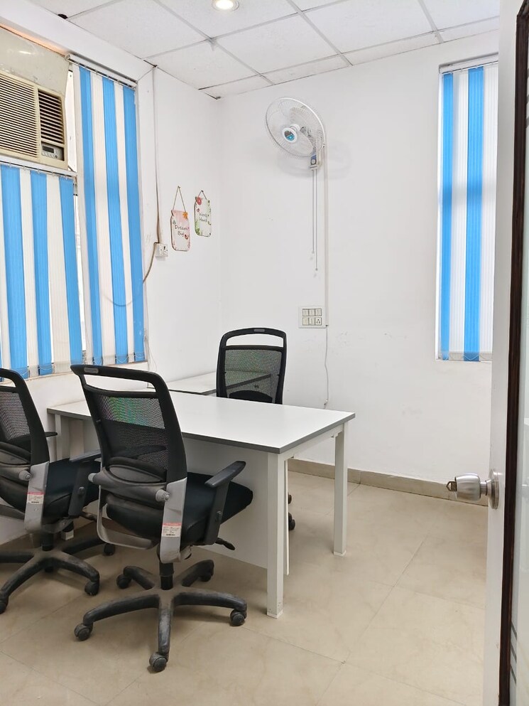 Team Area, sector 63 Commercial Office Space 1600 Sq.Ft. In Sector 63 Noida 9611058