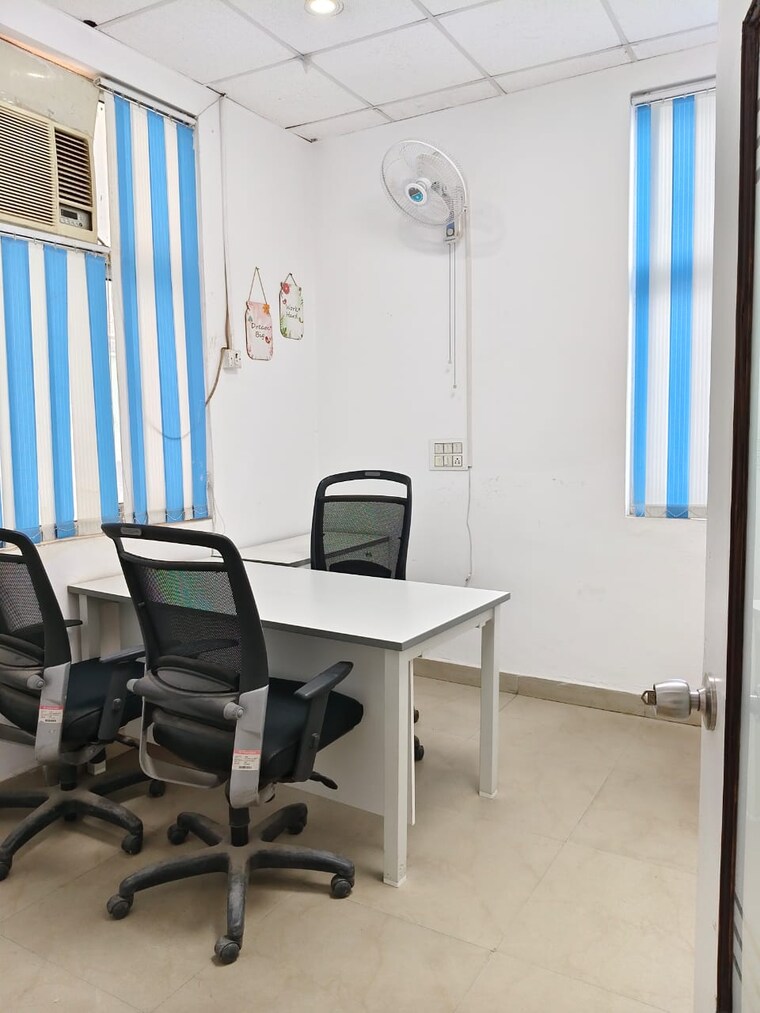 Team Area, sector 63 Commercial Office Space 1600 Sq.Ft. In Sector 63 Noida 9611058