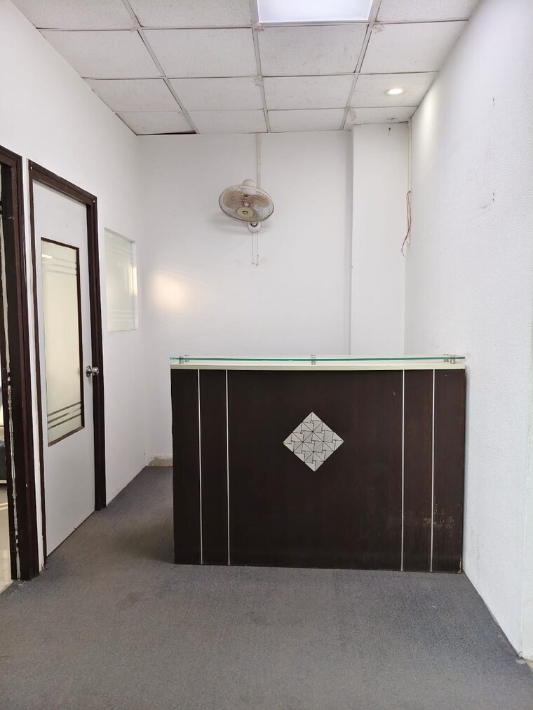 Room, sector 63 Commercial Office Space 1600 Sq.Ft. In Sector 63 Noida 9611058