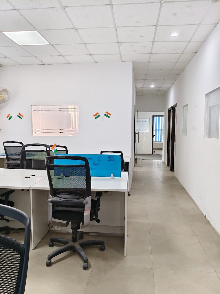 Team Area, sector 63 Commercial Office Space 1600 Sq.Ft. In Sector 63 Noida 9611058