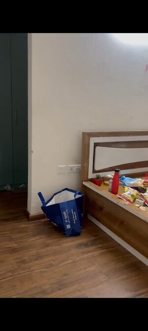 Furnished Amenities in 3 BHK Apartment at Gomti Nagar – for Rent