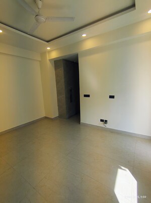 Room in 2 BHK Apartment at Signature Global Prime, Sector 63a – for Rent