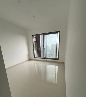 Room in 2 BHK Apartment at Sunteck City Avenue 4, Goregaon West – for Rent