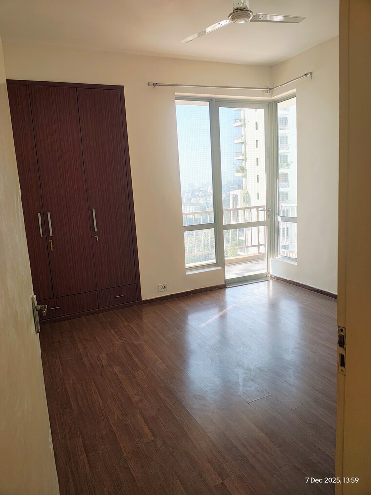 Room, signature-global-prime 2 Bedroom 834 Sq.Ft. Apartment In Sector 63a Gurgaon 9611147