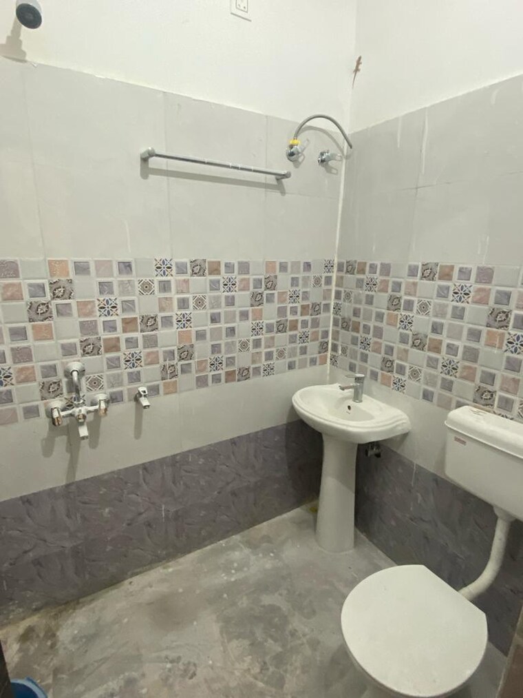 Room, gomti nagar Pg For Boys & Girls In Gomti Nagar 9611153