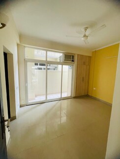 3.5 BHK + Servant Room Villa For Sale in Amrapali Dream Valley