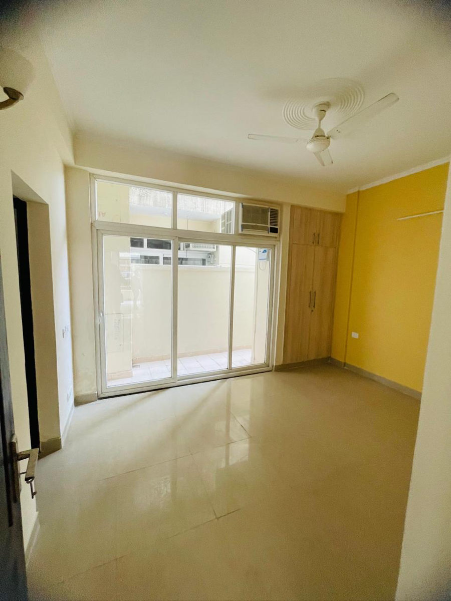 3.5 BHK + Servant Room Villa For Sale in Amrapali Dream Valley