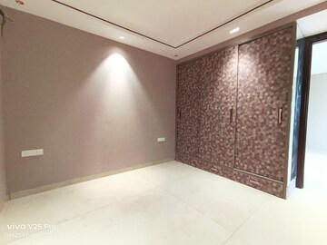 Room in 3 BHK Apartment at Chattarpur – for Rent