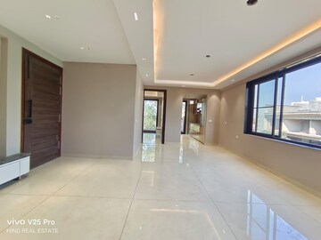 Room in 3 BHK Apartment at Chattarpur – for Rent