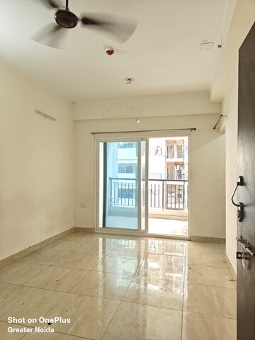 Room in 1 BHK Apartment at Gaur City 2 - 14th Avenue, Sector 16c Greater Noida – for Rent