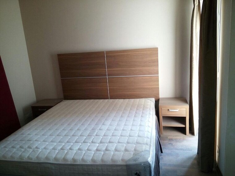 Bedroom, paras-tierea 1 Bedroom 450 Sq.Ft. Apartment In Sector 137 Noida 9611165