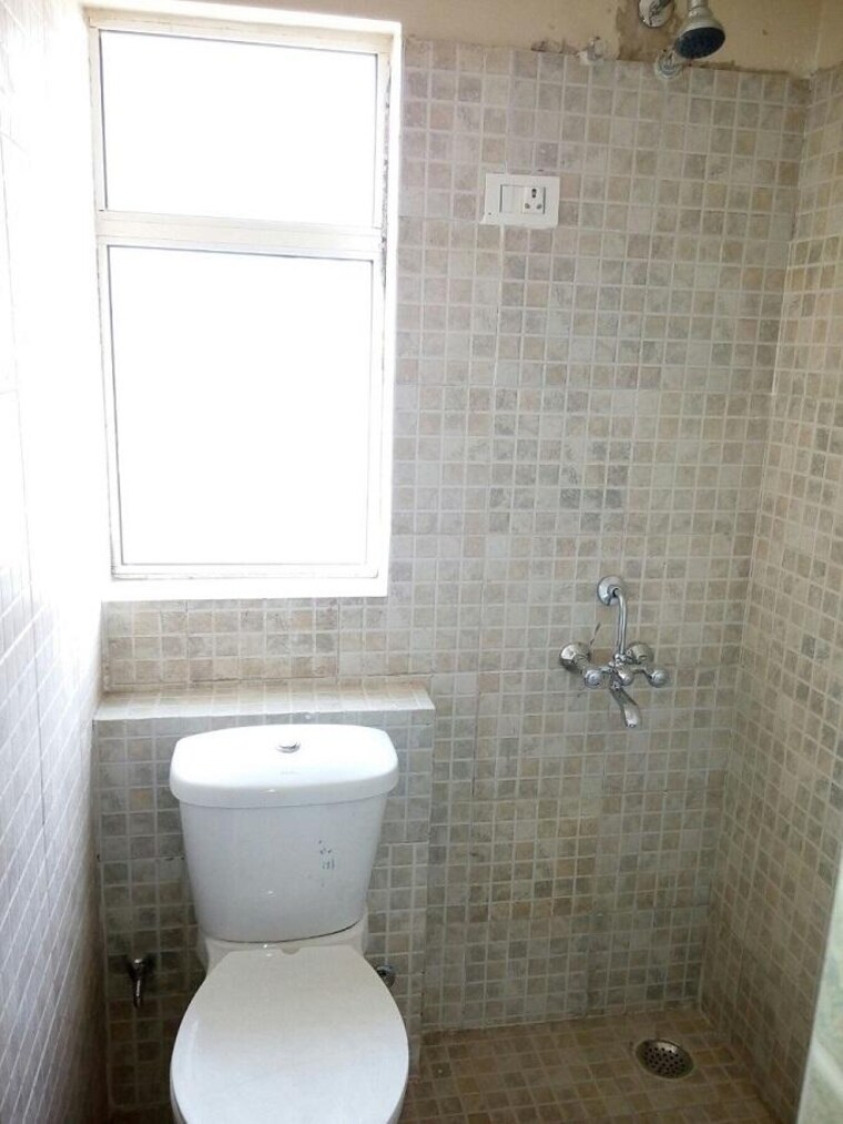 Bathroom, paras-tierea 1 Bedroom 450 Sq.Ft. Apartment In Sector 137 Noida 9611165