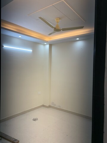 Room in 1.5 BHK Builder Floor at Bagdola – for Rent