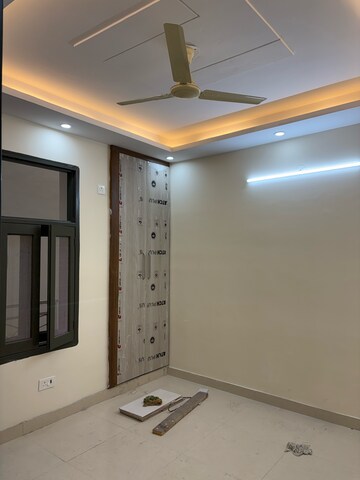 Room in 1.5 BHK Builder Floor at Bagdola – for Rent