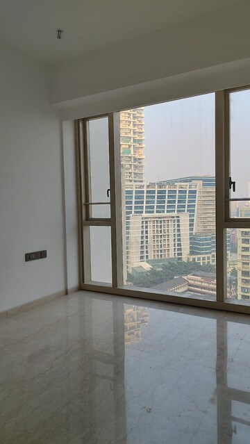 Room in 3 BHK Apartment at Lodha The Park, Worli – for Sale