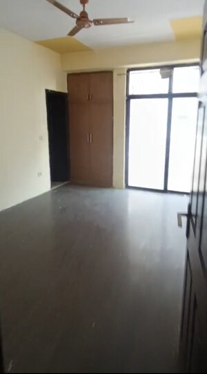 Room in 4 BHK Apartment at Ajnara Grace, Raj Nagar Extension – for Rent