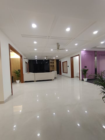 Room in 4 BHK Builder Floor at TDI The Retreat, Sector 89 – for Sale