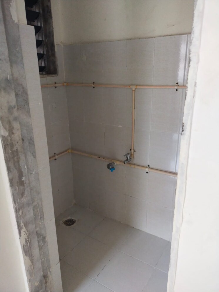 Bathroom, kurla west 1 Bedroom 250 Sq.Ft. Apartment In Kurla West Mumbai 9611208