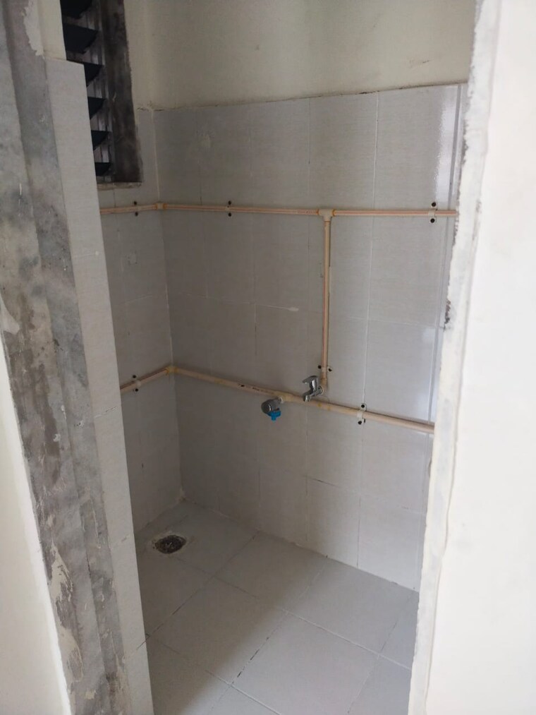 Bathroom, kurla west 1 Bedroom 250 Sq.Ft. Apartment In Kurla West Mumbai 9611208