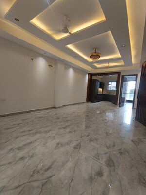 Parking in 3 BHK Builder Floor at Fidato Honour Homes, Sector 89 – for Sale