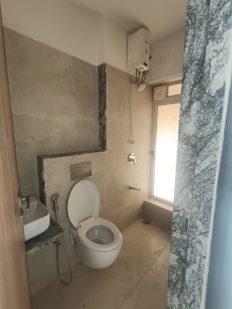 Bathroom, bharat-arize 2.5 Bedroom 789 Sq.Ft. Apartment In Goregaon West Mumbai 9611273