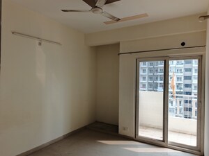 Room in 2 BHK Apartment at JM Florence, Tech Zone 4 Greater Noida – for Rent