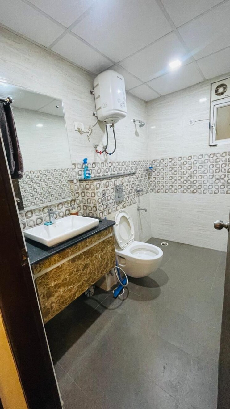 Room, vineet khand Pg For Girls In Vineet Khand 9611287